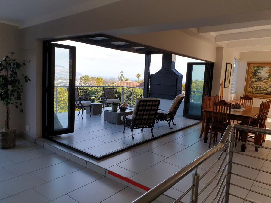 4 Bedroom Property for Sale in Heldervue Western Cape